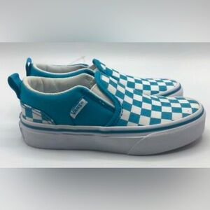 VANS off the wall women’s  size 6 checkered slip on sneaker in new condition